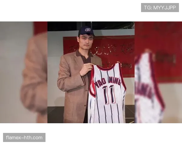 姚明穿着家居服竟然比赛场还高冷，这日常和NBA天王一模一样？